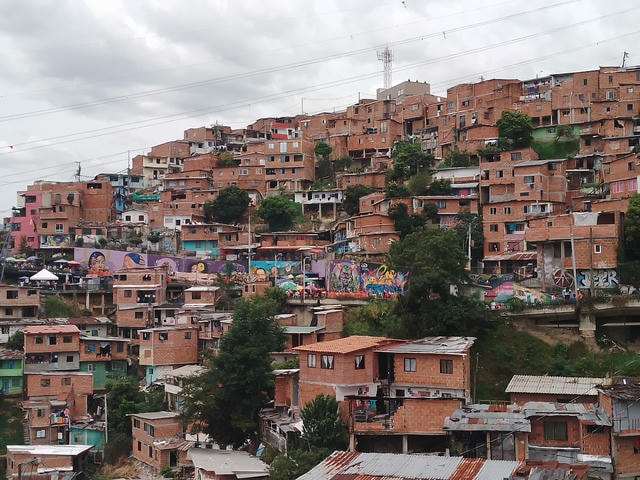 Vista sul barrio della Comuna 13 a Medellin, Colombia