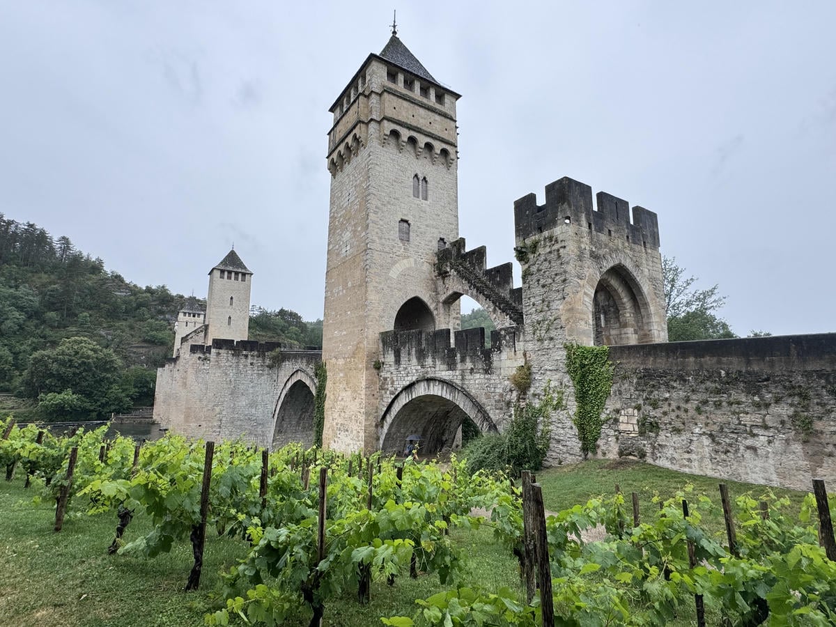 Vista sul ponte medievale di Cahors