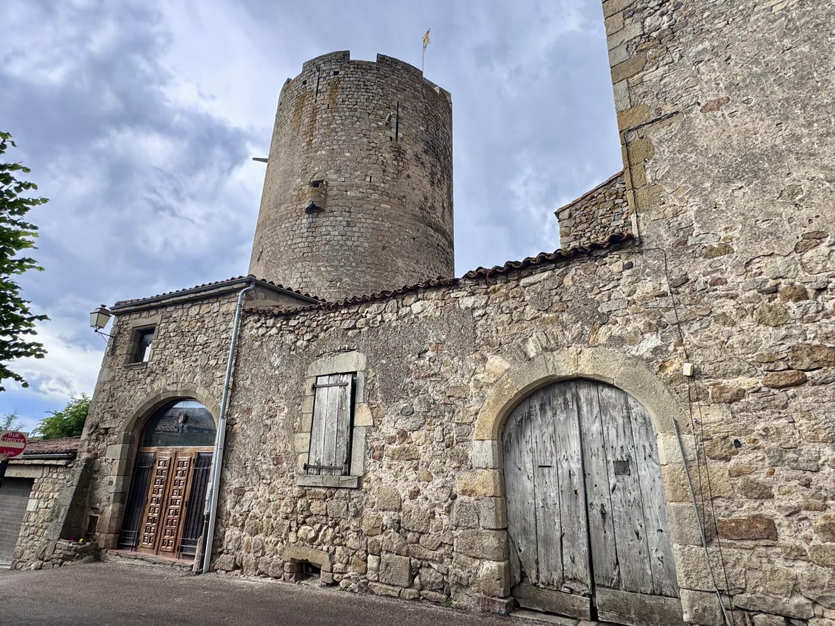 Edifici che ospitano la torre difensiva di Montpeyroix in Francia