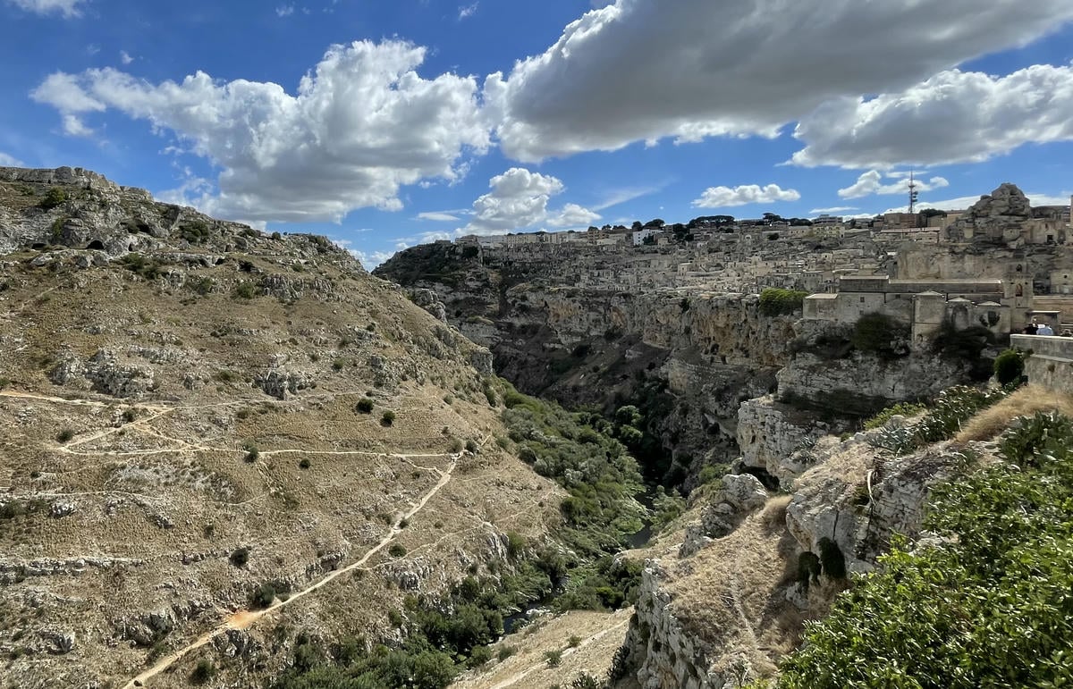 Vista panoramica sulla gravina di Matera in Basilicata