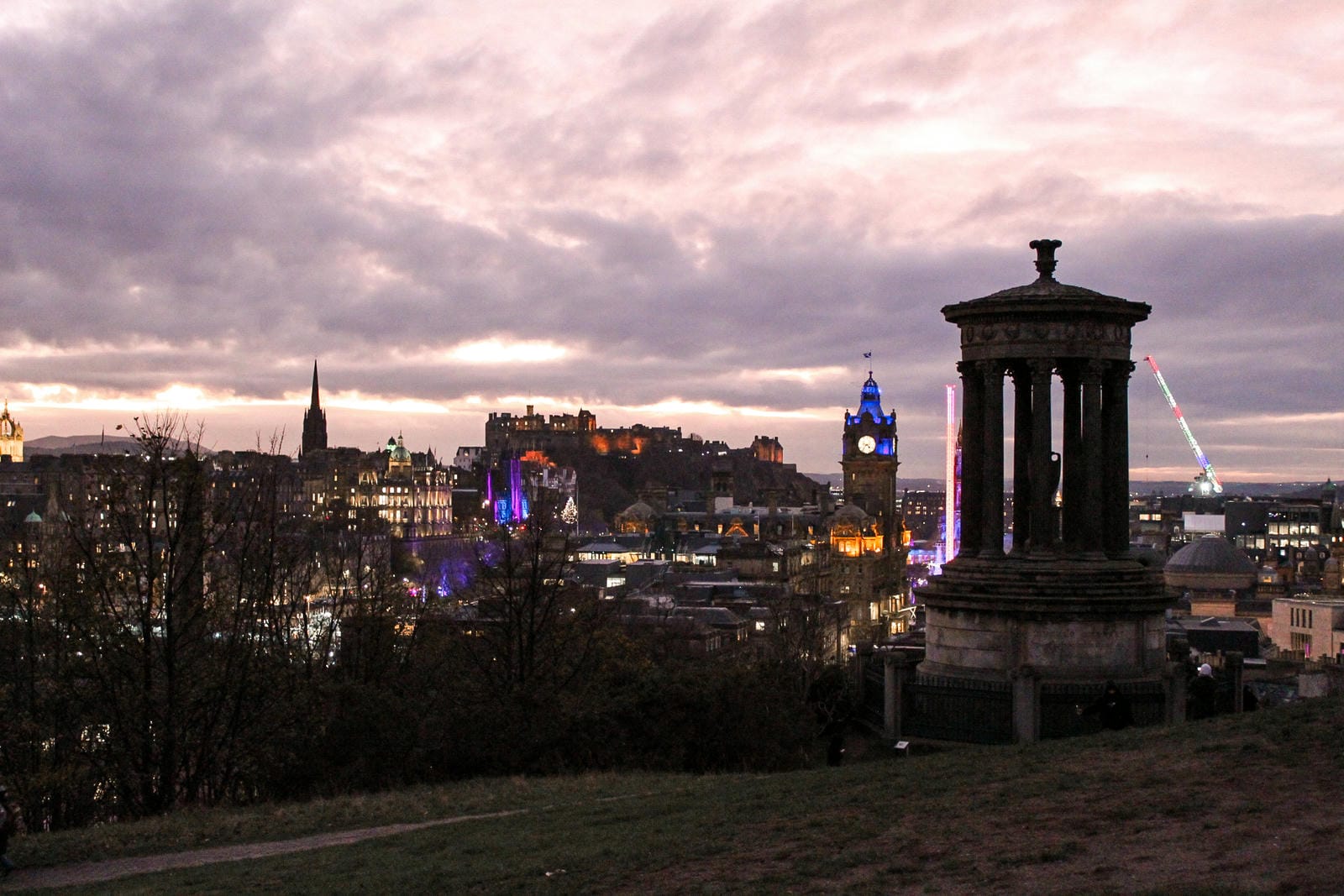 Vista dal Calton Hill a Edimburgo al tramonto