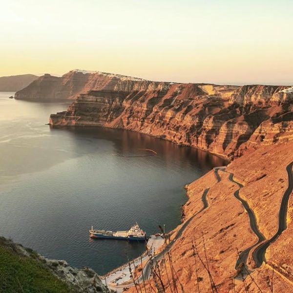 Vista panoramica sul litorale di Santorini in Grecia